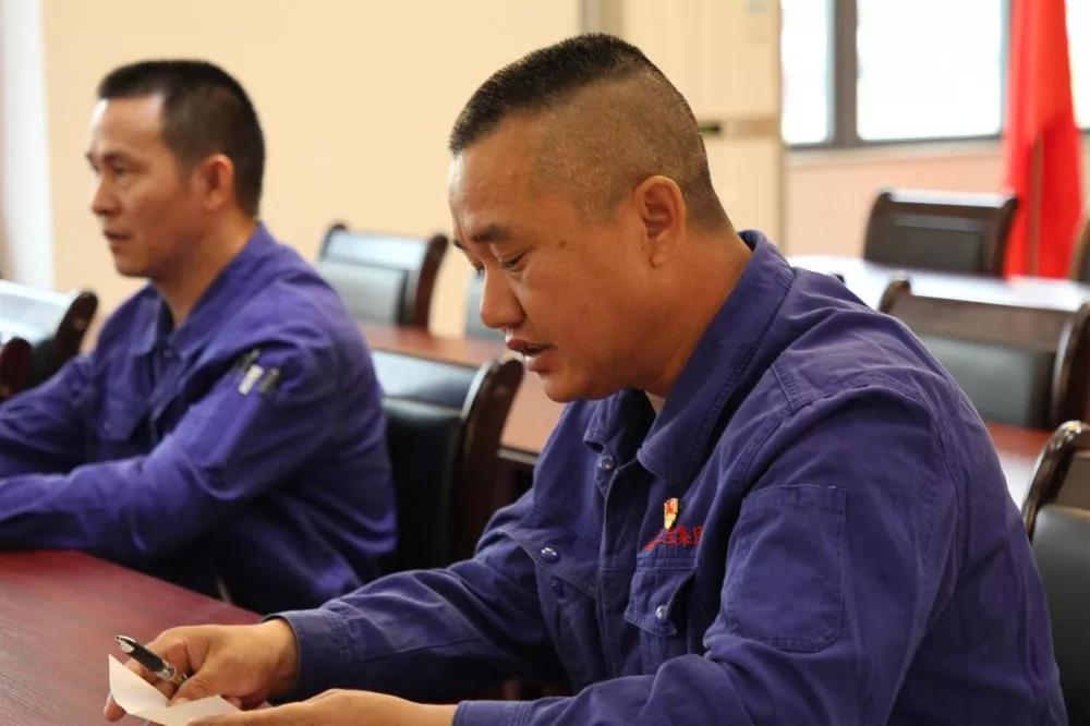 黨員立潮頭，領(lǐng)跑當先鋒｜王發(fā)根：水火交融鑄就百煉成鋼